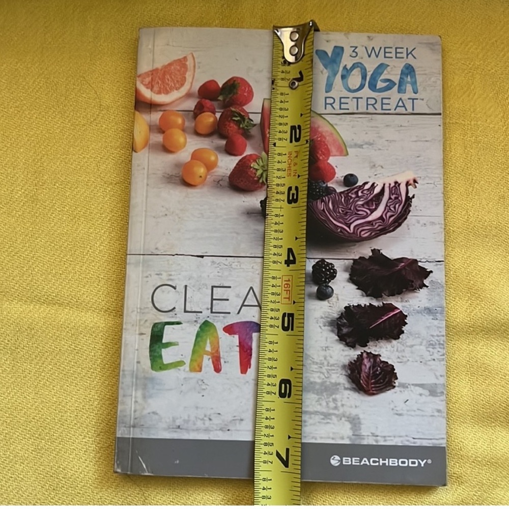 Clean Eats companion book to the 3 Week Yoga Retreat by Beach-body